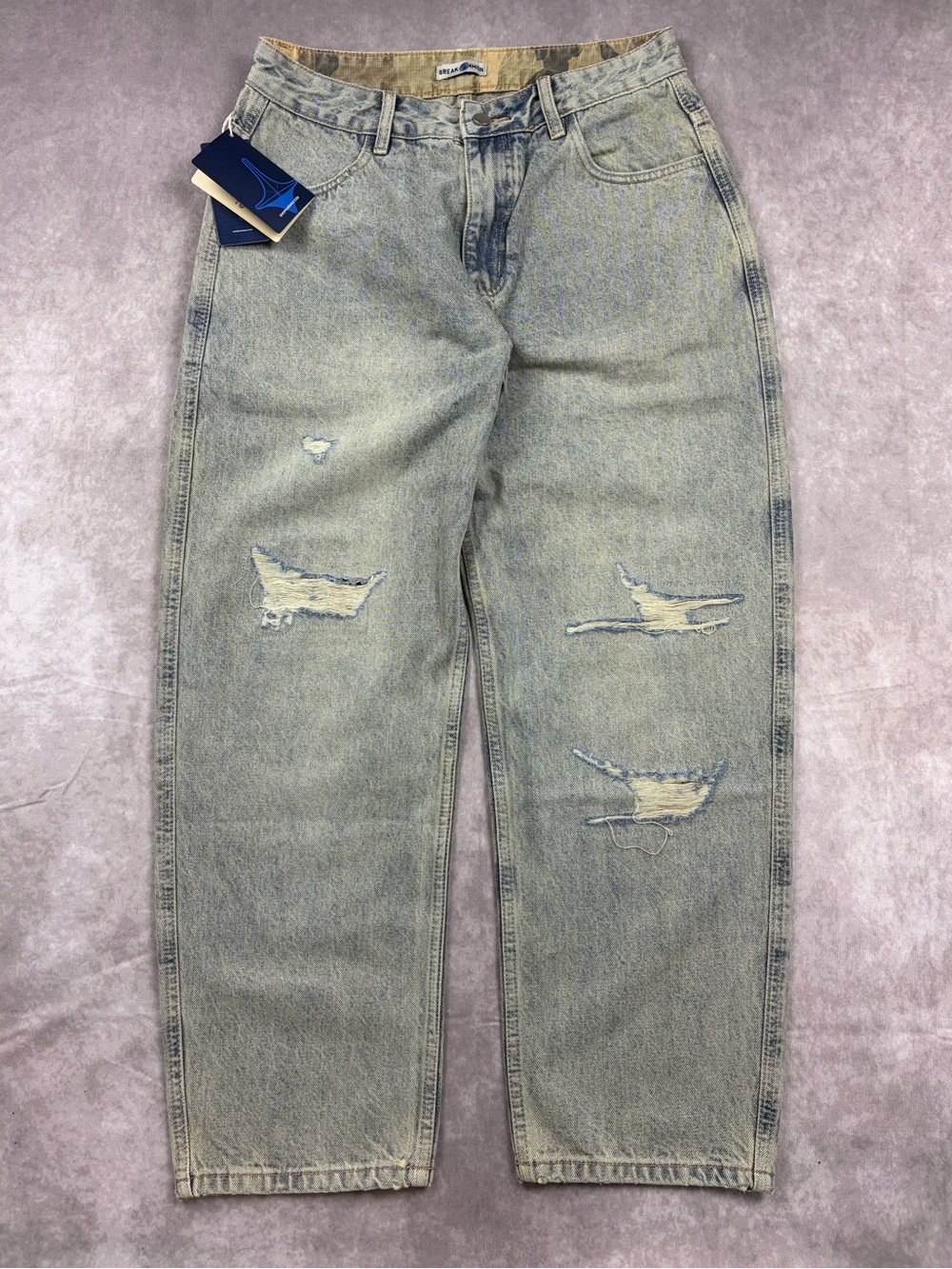 NWT Men's Distressed Light Wash Baggy Jeans Size 31